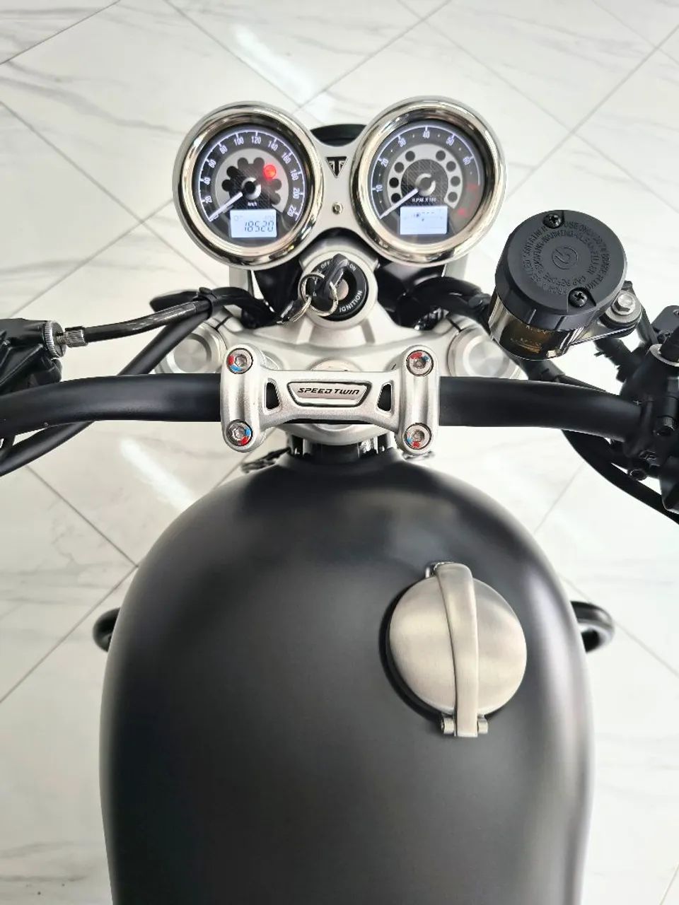 Triumph Speed Twin 1200 - Foto 4
