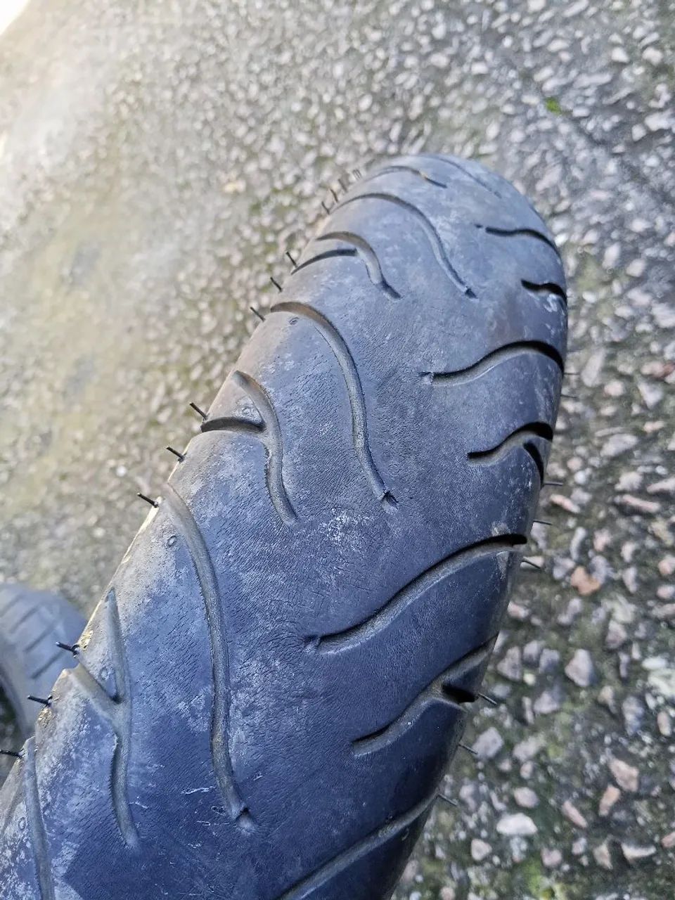 Pneu 130/70/17 e 100/80/17 - Foto 3