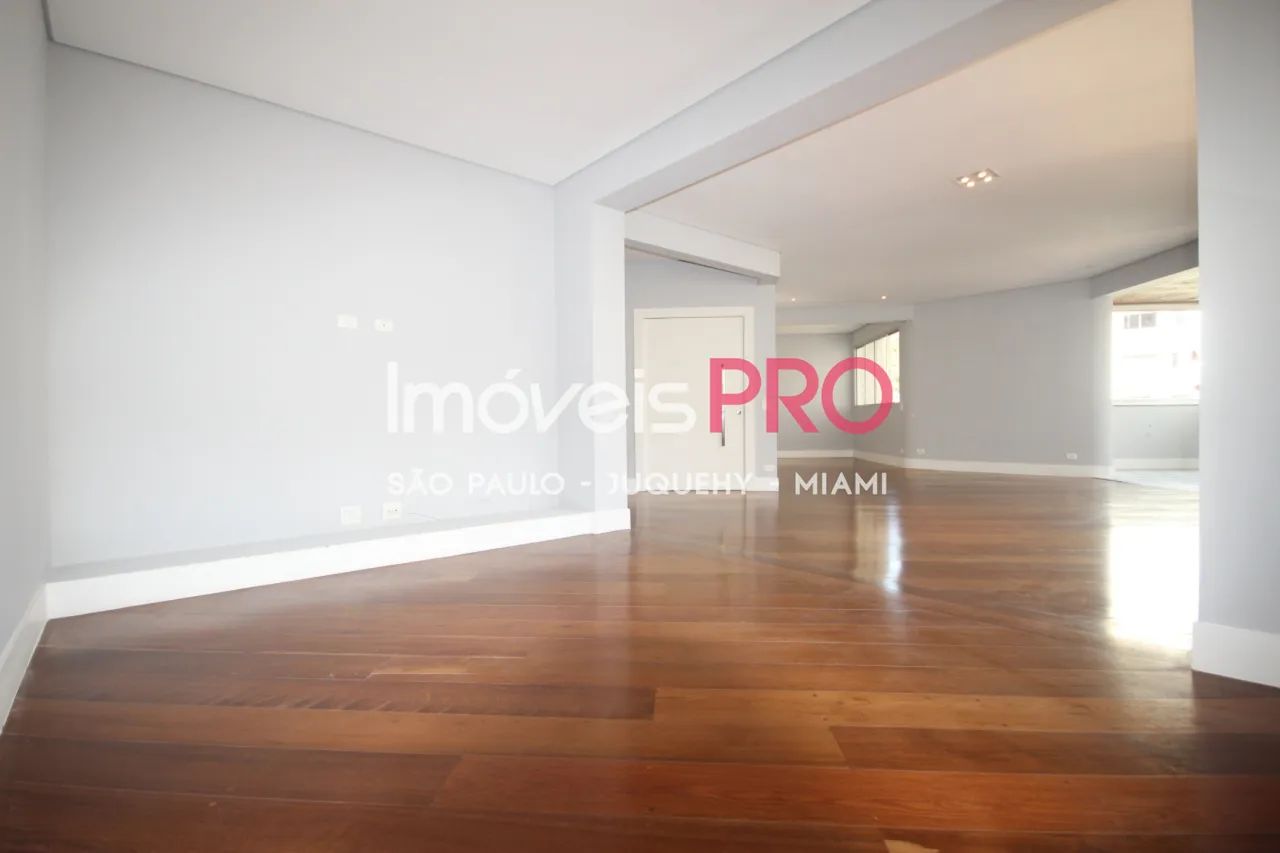 244m² com 3 dormitórios e 2 vagas em Moema Pássaros.