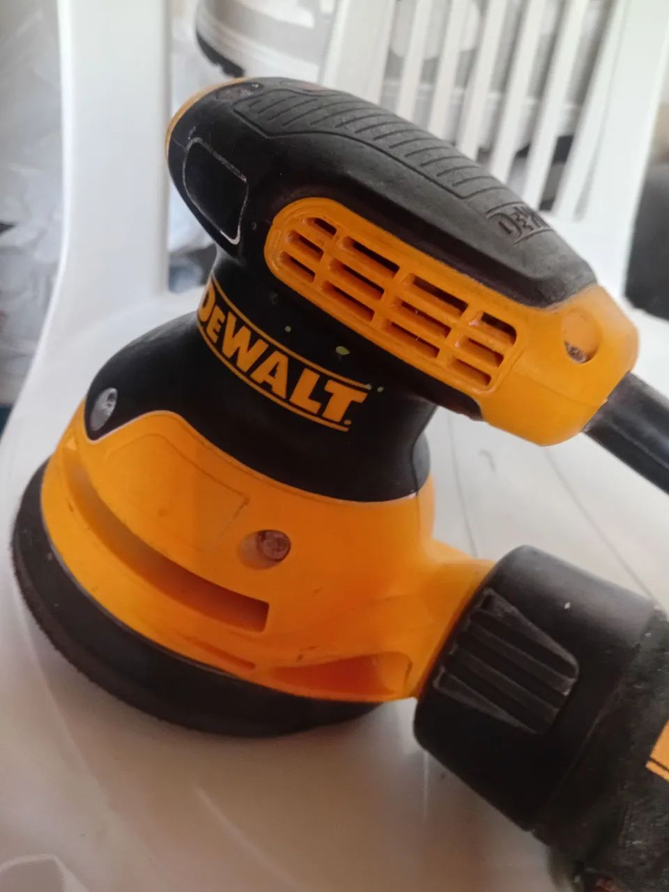Lixadeira hotorbital Dewalt  - Foto 2