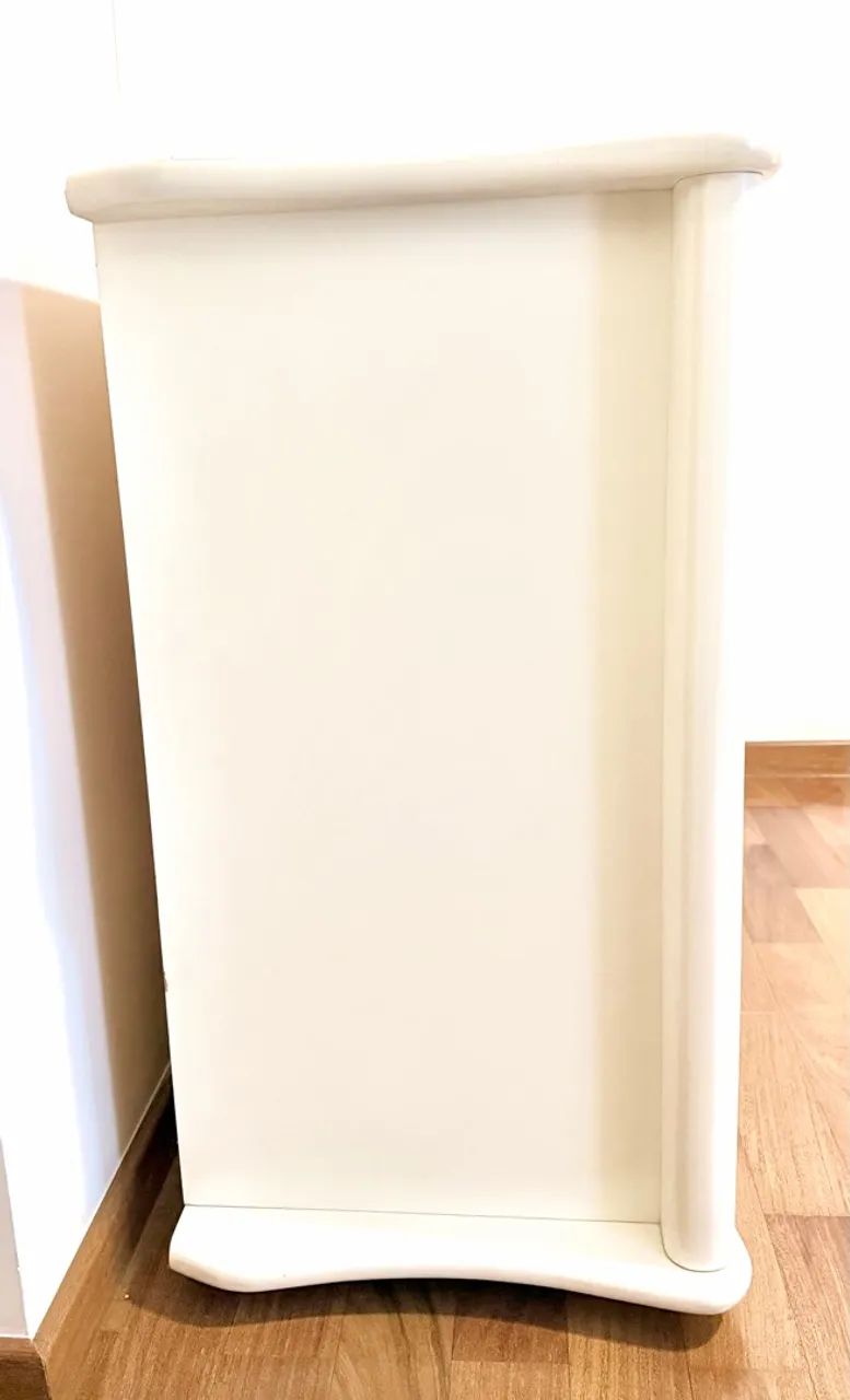 Cômoda Branca Robusta - Estilo Clássico  - Foto 2