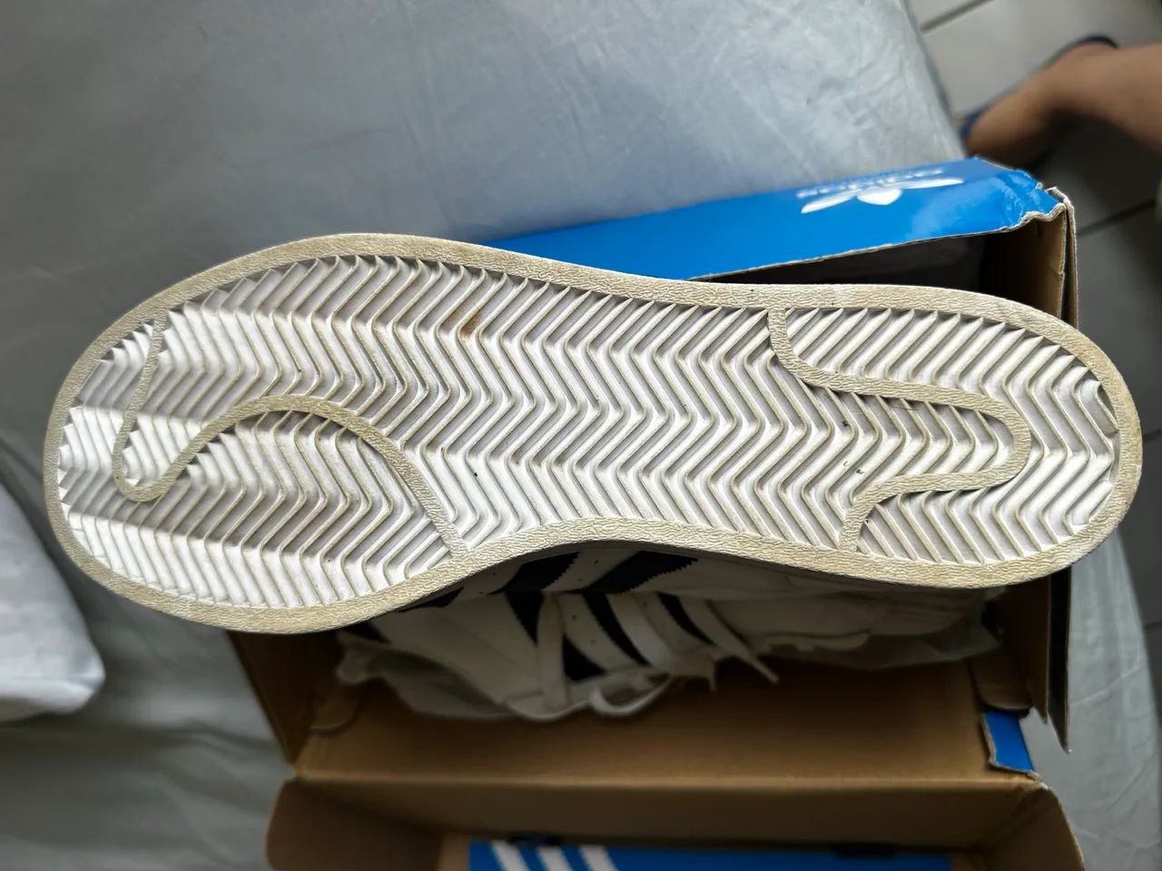 Tênis Adidas SUPERSTAR (41), couro, branco, usado - Foto 2
