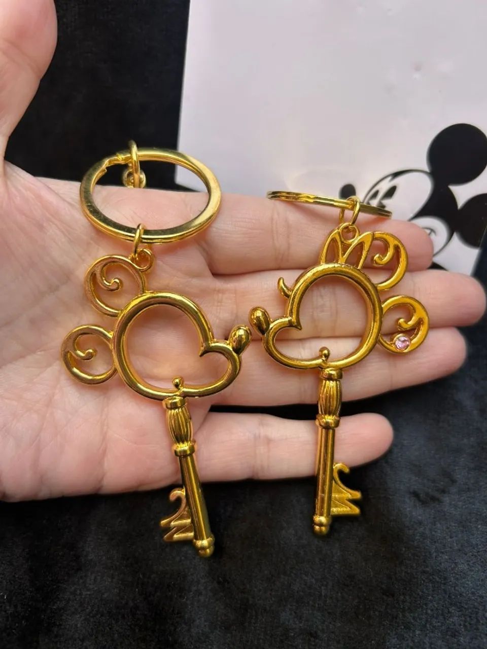 kit de chaveiros dourados mickey & minnie - disney - Foto 2