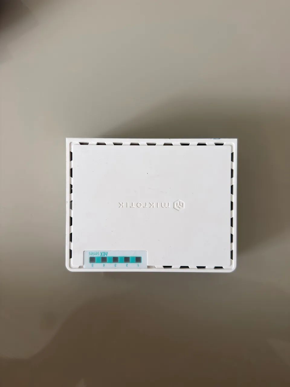 MIKROTIK RB750 Gr3 hEX - Foto 3
