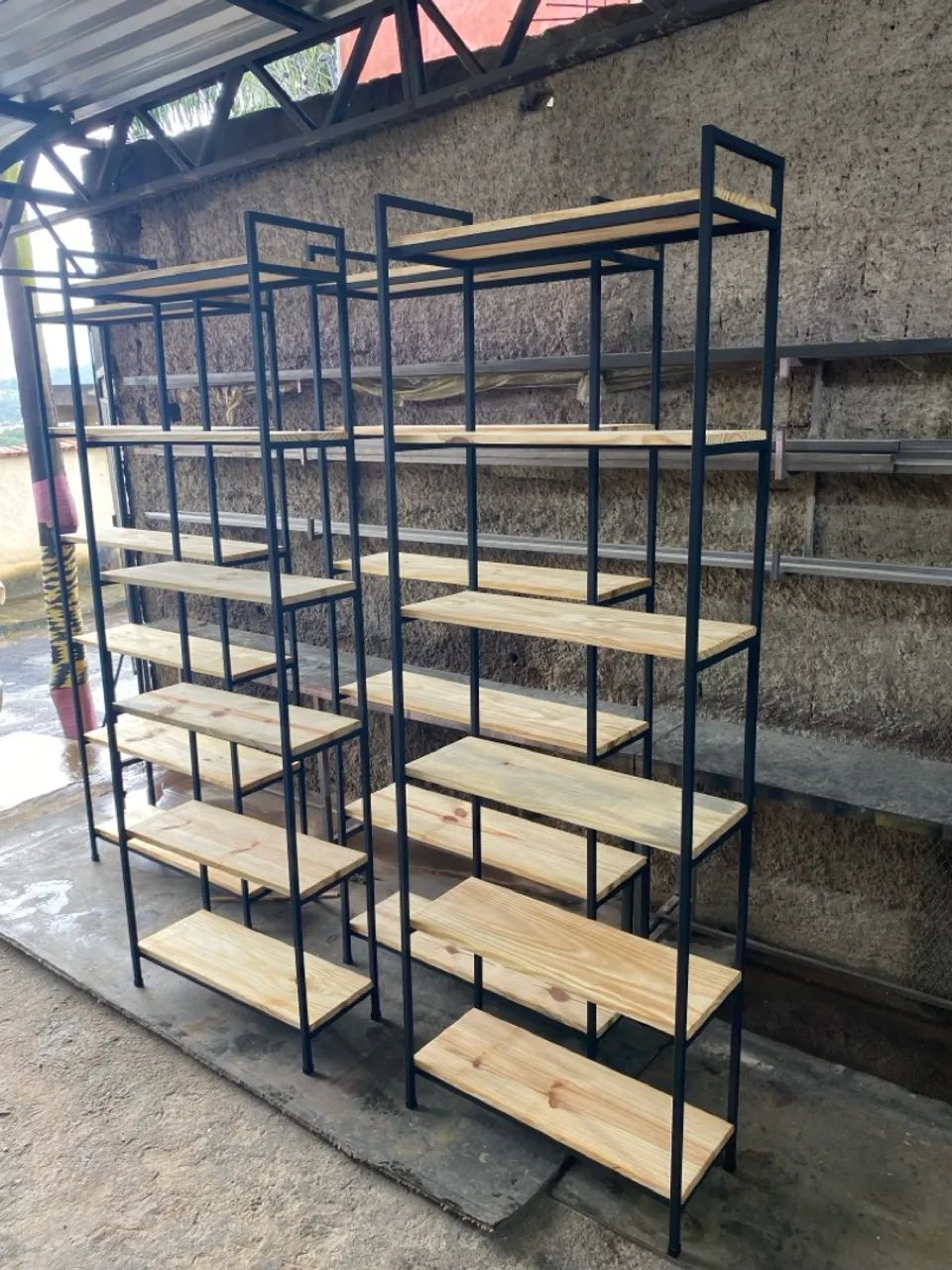 Prateleiras estilo industrial