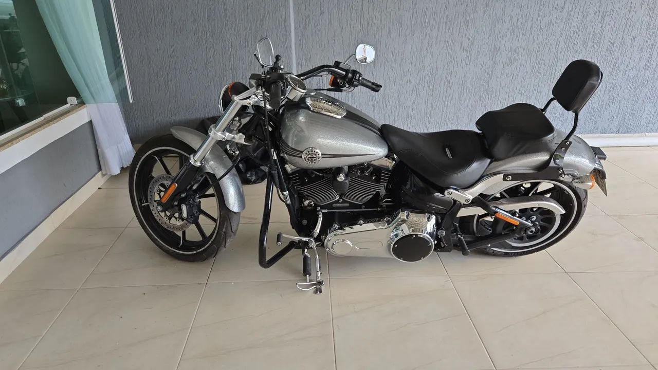 Harley Davidson Breackout 2015