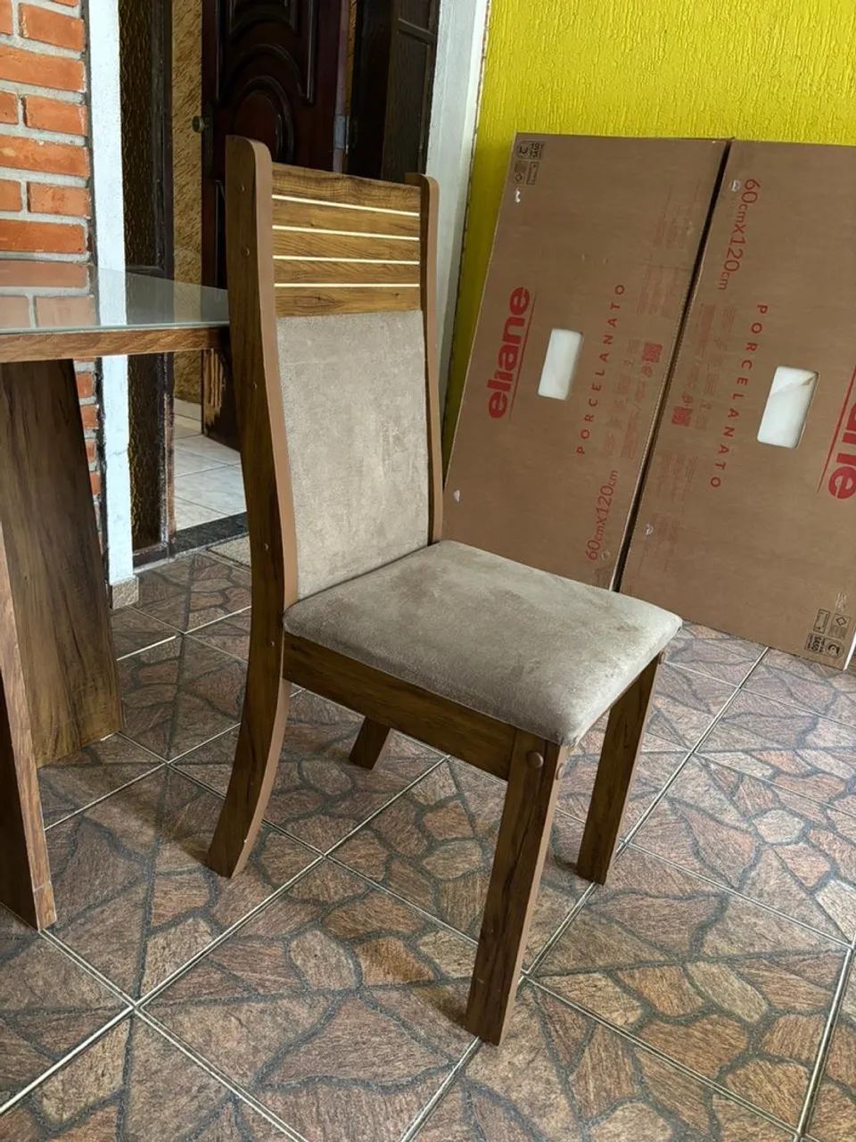 Mesa de madeira com 4 lugares - Foto 3