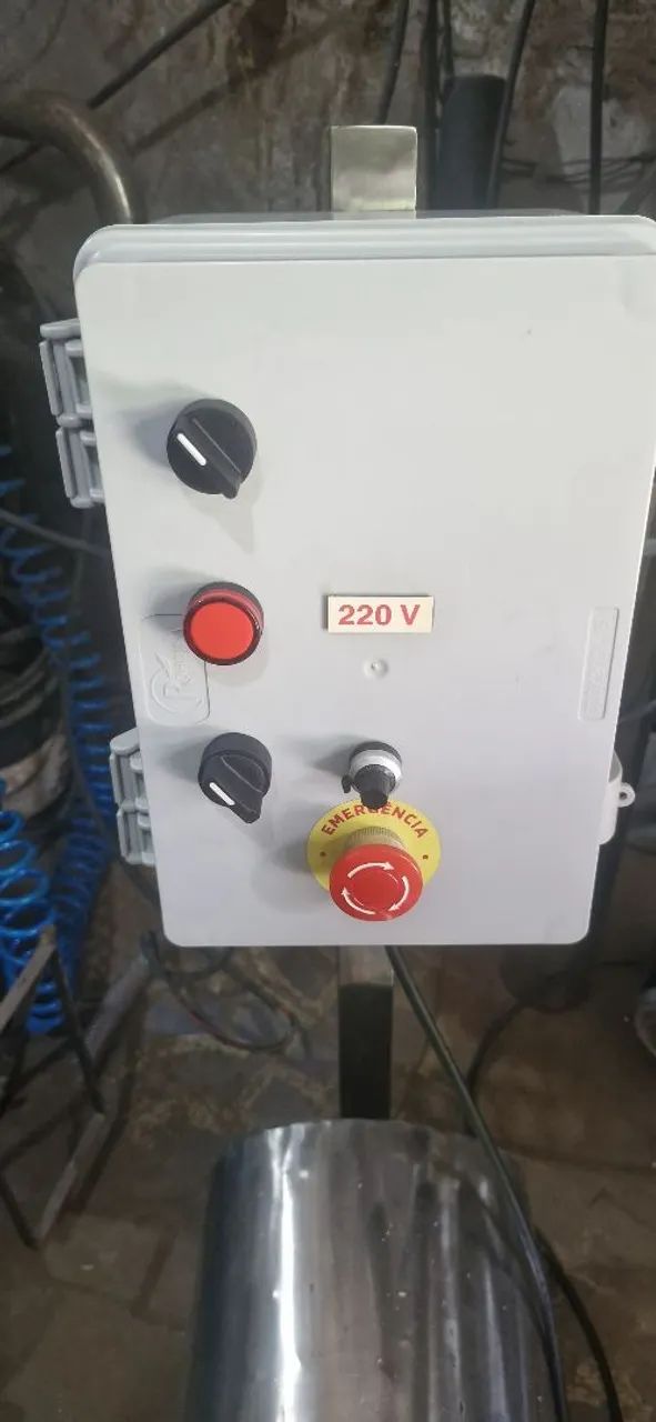 Fabricação e Instalação Quadros de Comandos Elétricos Industriais  - Foto 2
