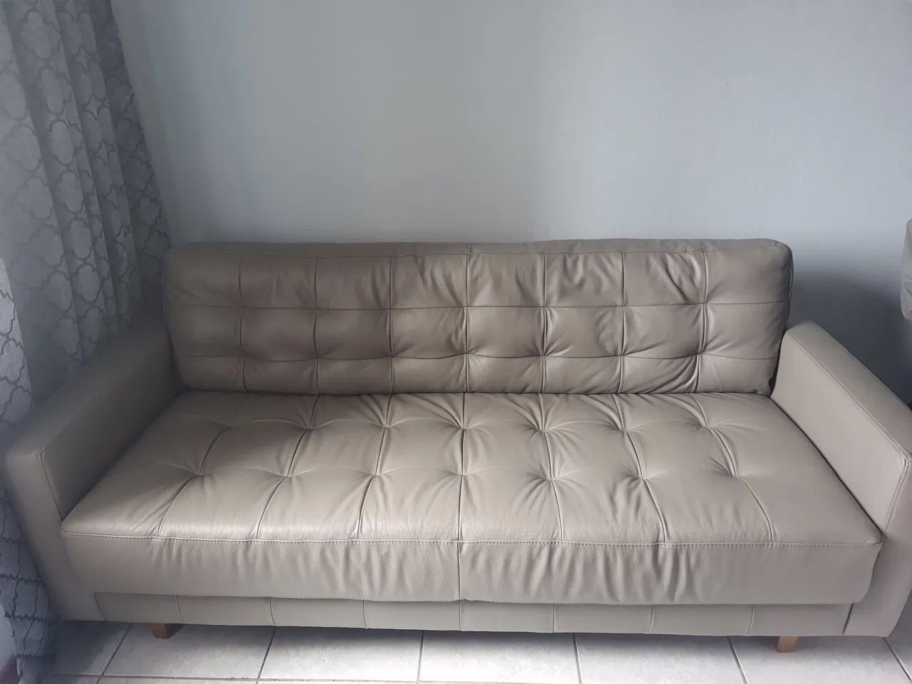 Sofá couro legítimo 3 lugares  - Foto 4