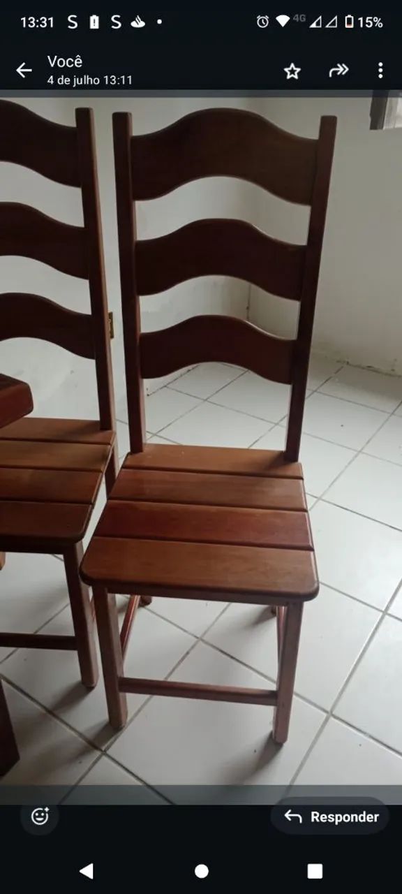 Mesa de 4 lugares de madeira maciça 