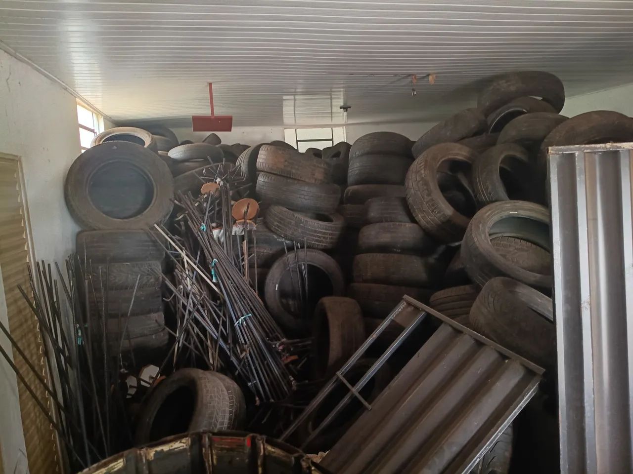 VENDO  900 PNEUS MAIS DE MEIA VIDA - Foto 3