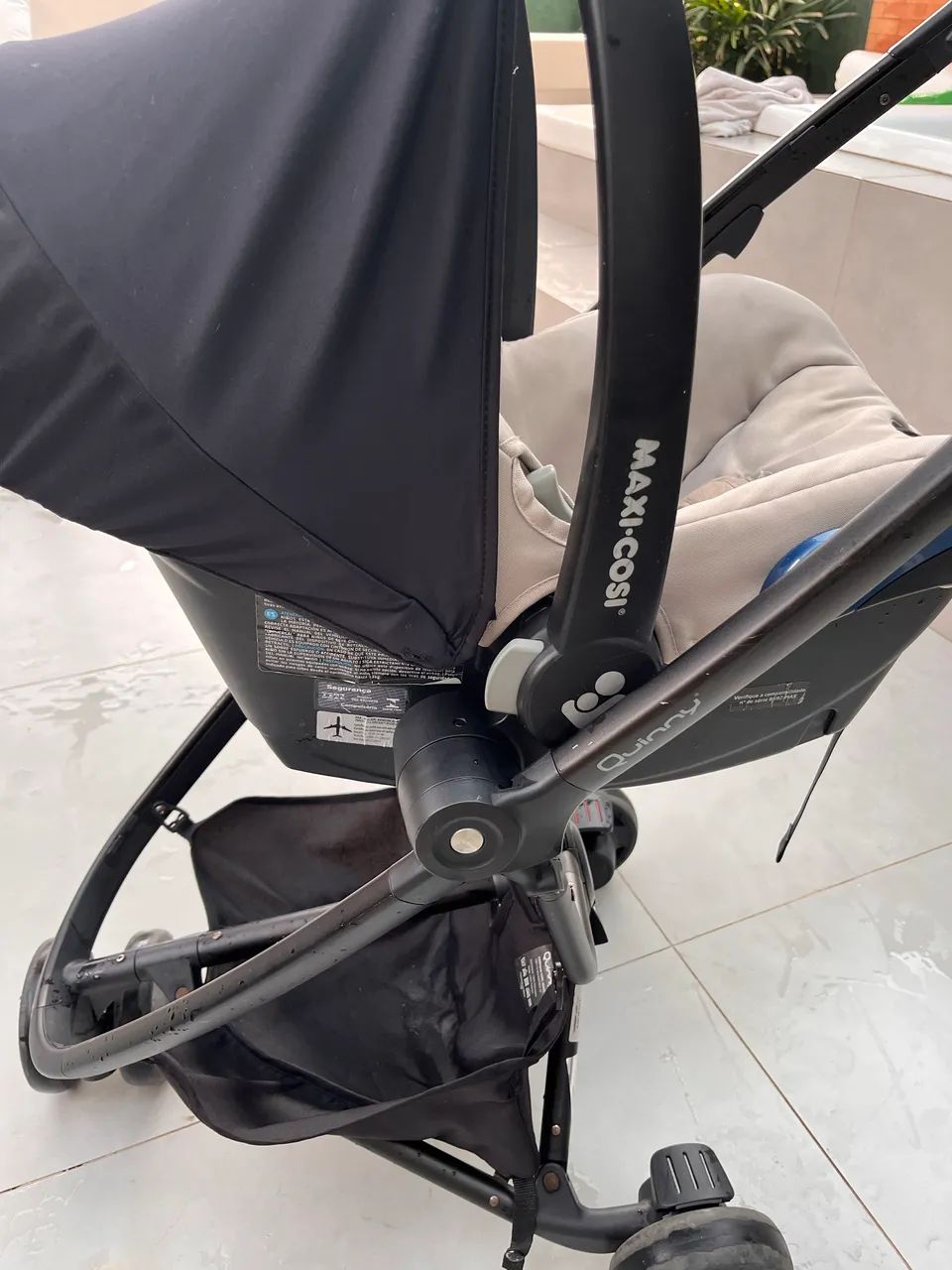 Carrinho e bebê conforto