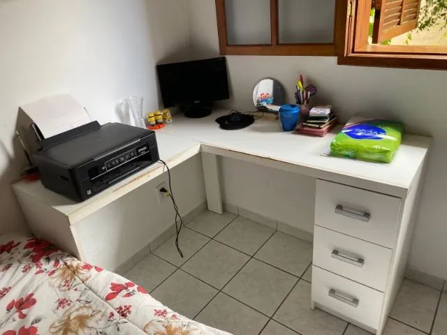 Mesa de escritório em L 