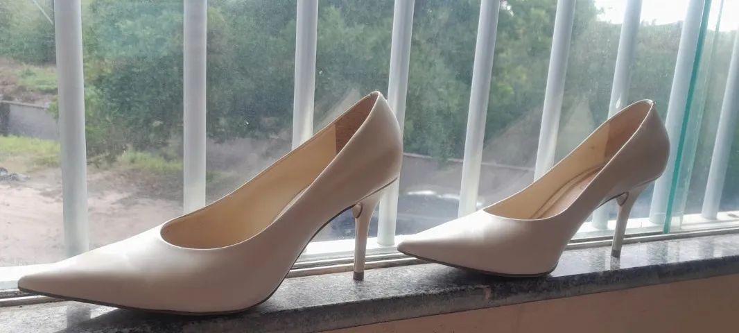 scarpin arezzo off white 36