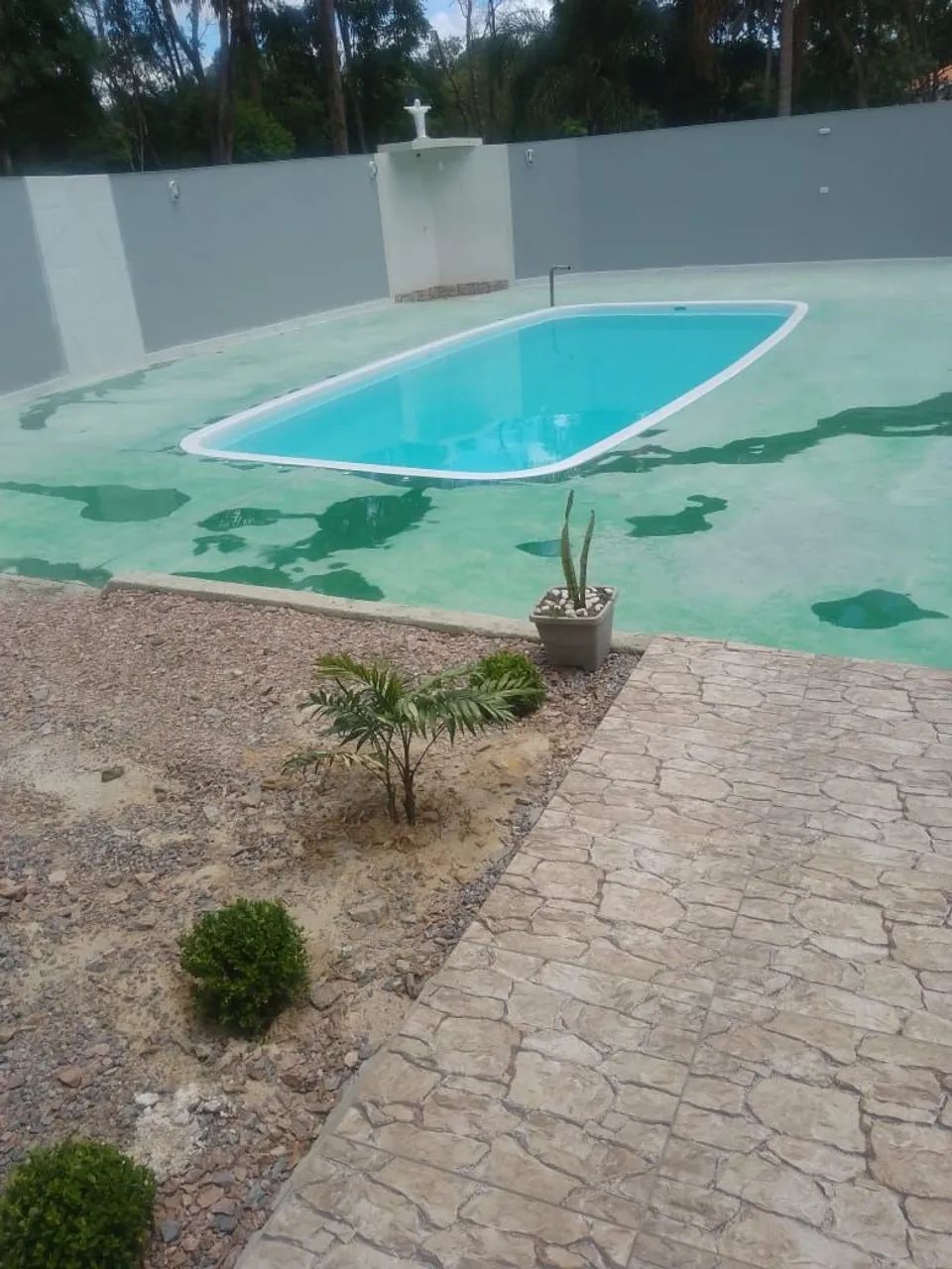 Aluga-se chácara com piscina q3q