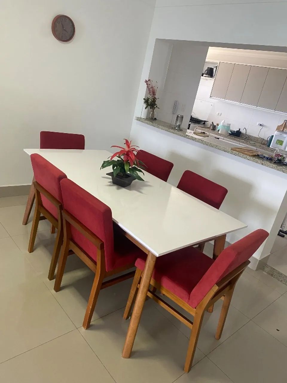 Mesa de jantar vom 6 cadeiras