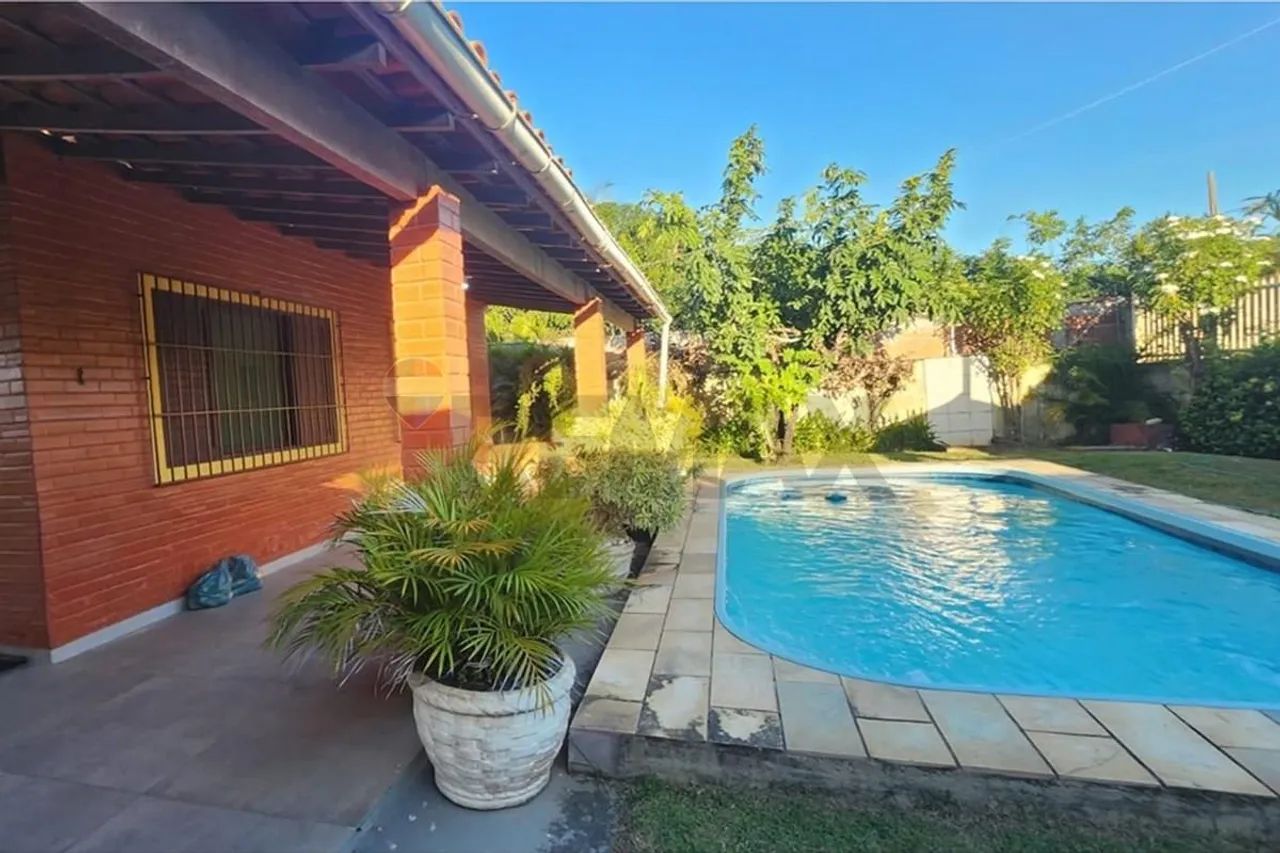 Casa com Piscina e 4 Quartos à Venda em São Pedro da Aldeia - Foto 2