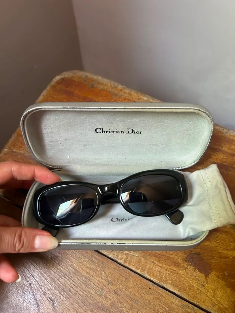 Óculos de Sol Dior Vintage (Preto Oval com Placa Prateada) - Foto 4