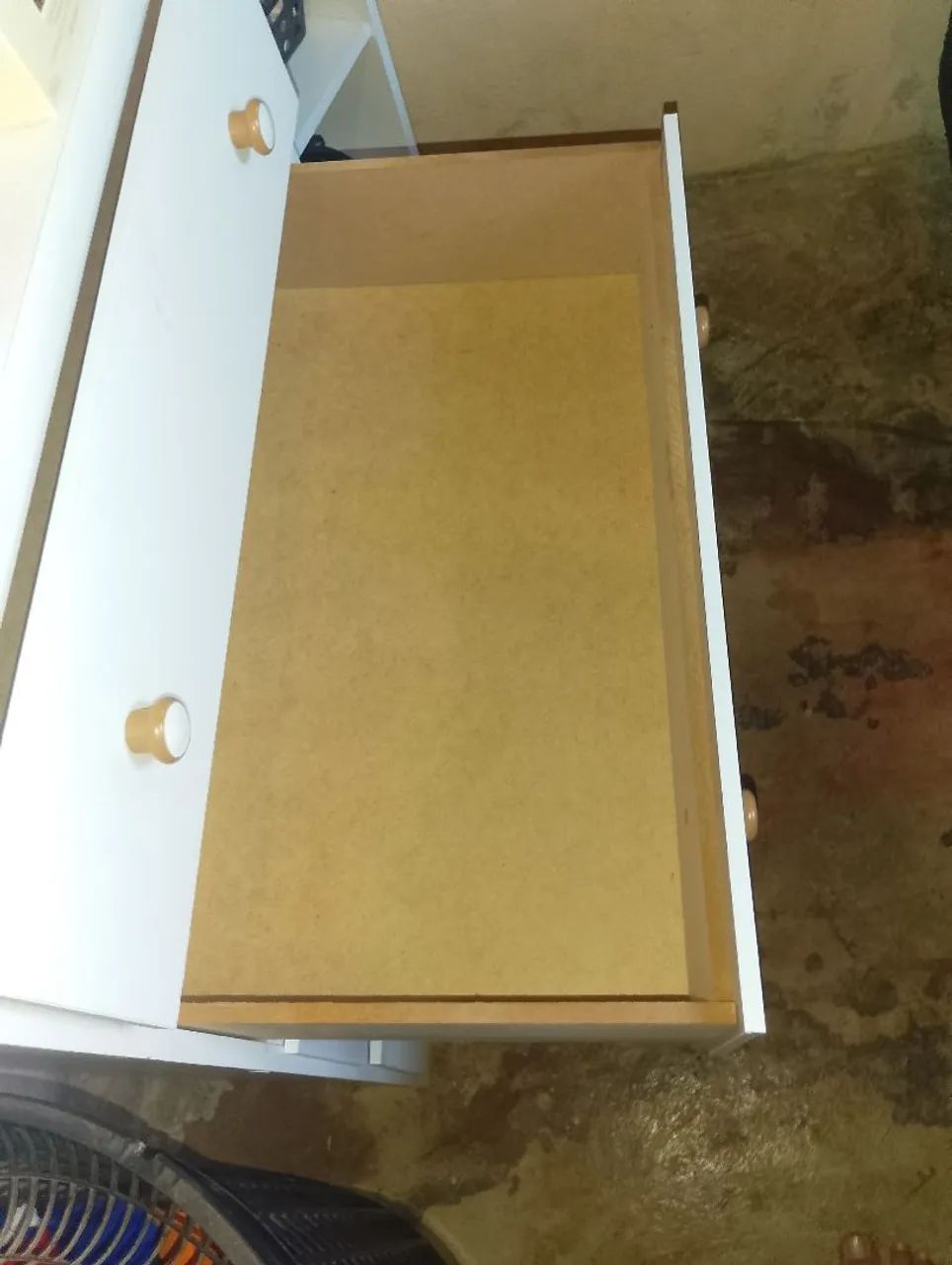 Vende se cômoda na cor branca semi nova  - Foto 3