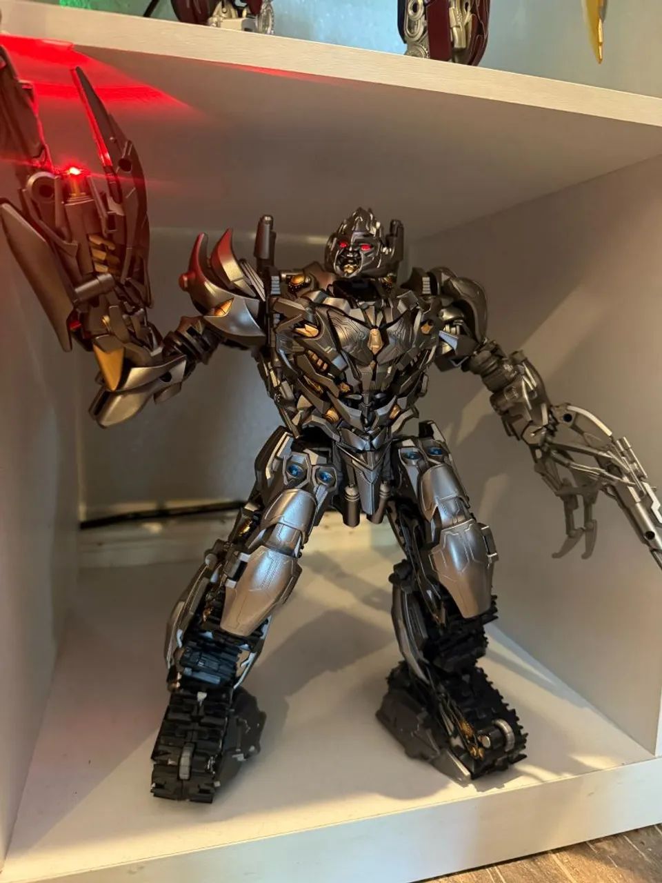 Action Figure Megatron Transformer 30cm Robô Transformável Premium Colecionável