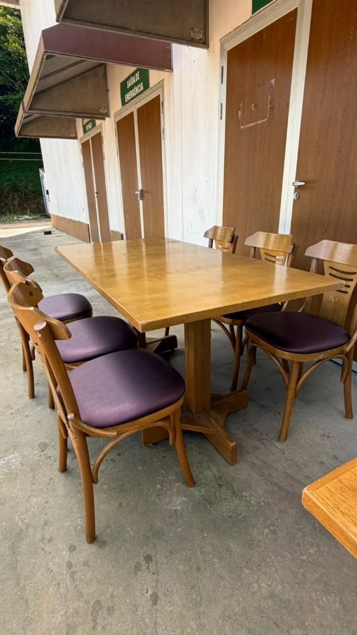 Conjunto de Mesa + 6 cadeiras de Madeira - Foto 3