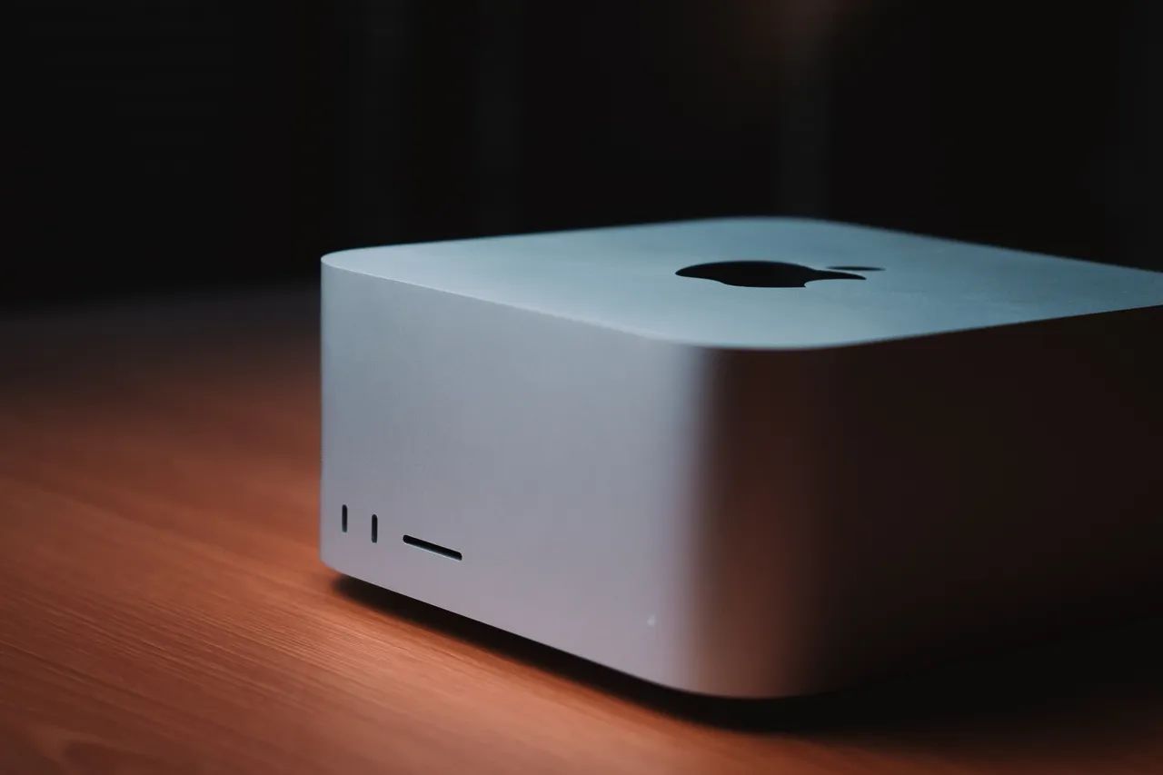 Mac Studio M3 ULTRA 96GB 2TB 28-CPU 60-GPU - Computadores e