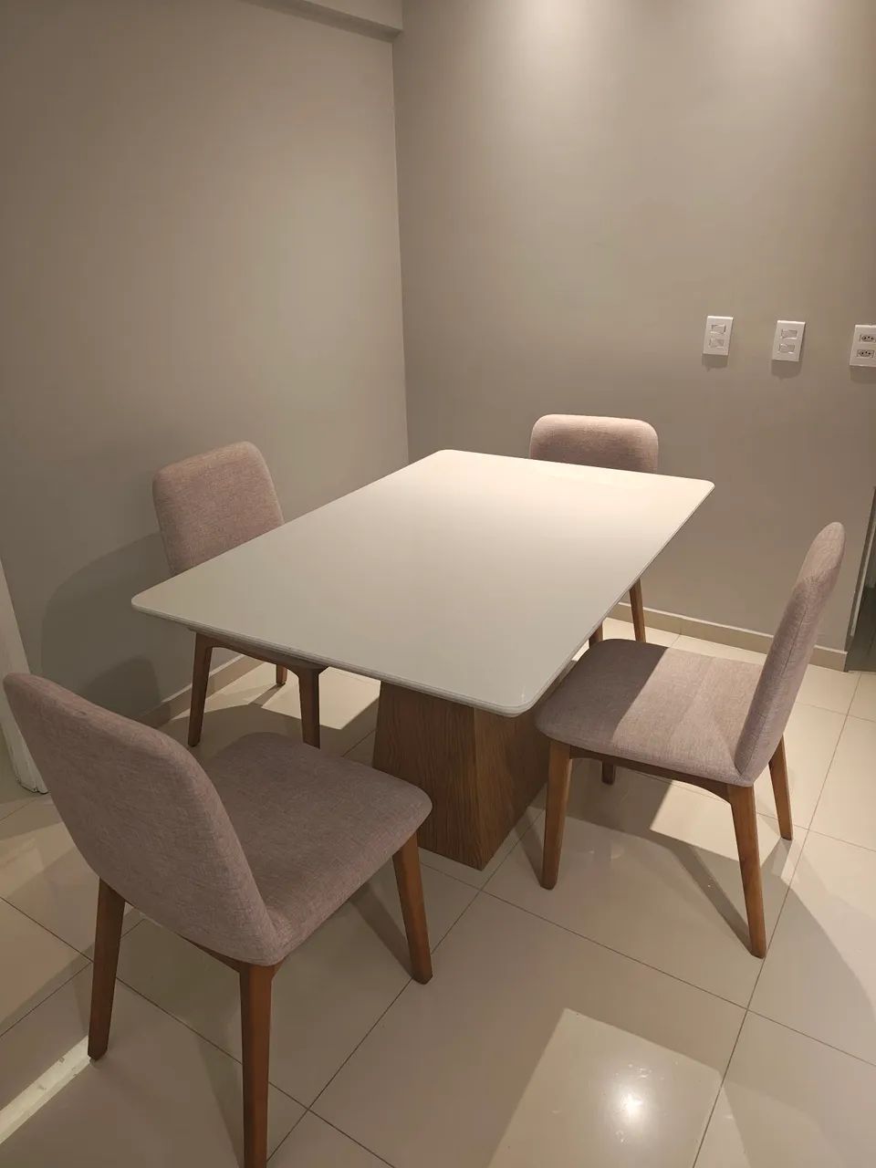 Mesa de Jantar com 4 Cadeiras