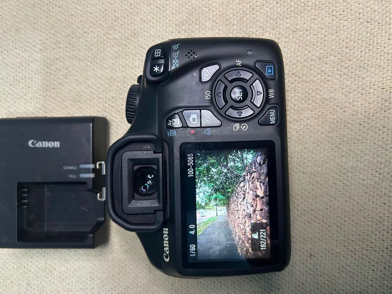Canon EOS 1100D em ótimo estado com carregador e bateria. - Foto 4