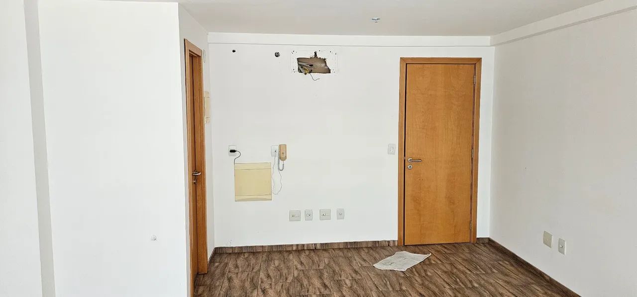Sala no edifício Contemporâneo.  Novíssima  com garagem.  - Foto 3
