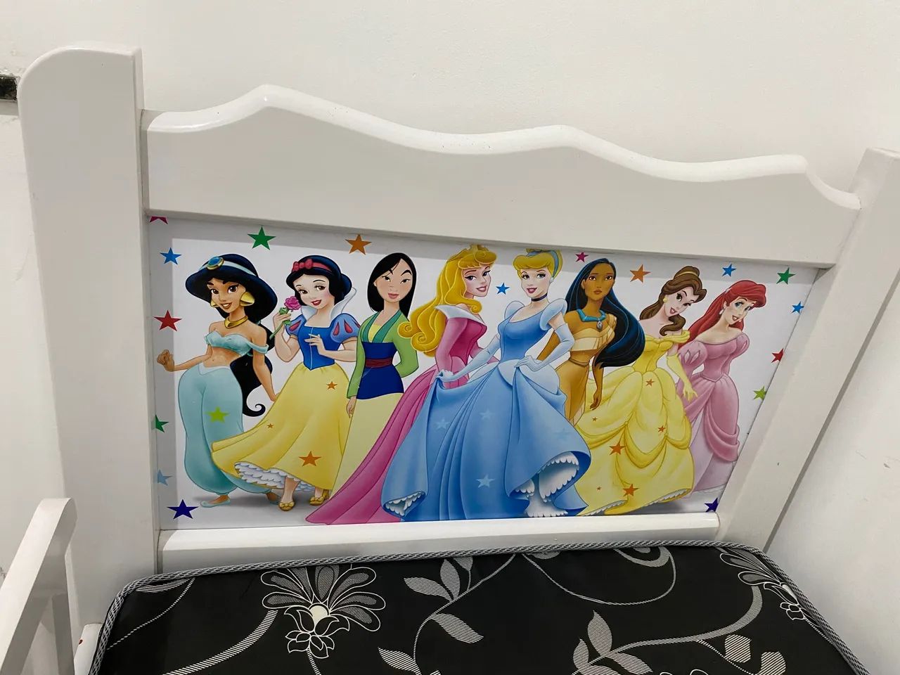 Cama infantil de madeira semi nova 