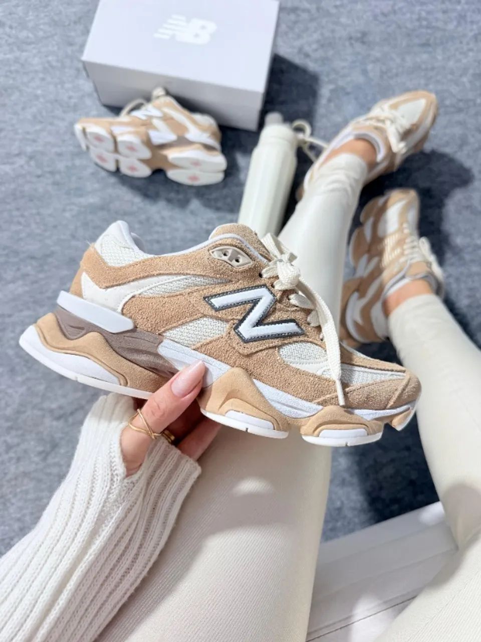 New Balance 9060 Off/Bege Couro Feminino - Foto 2