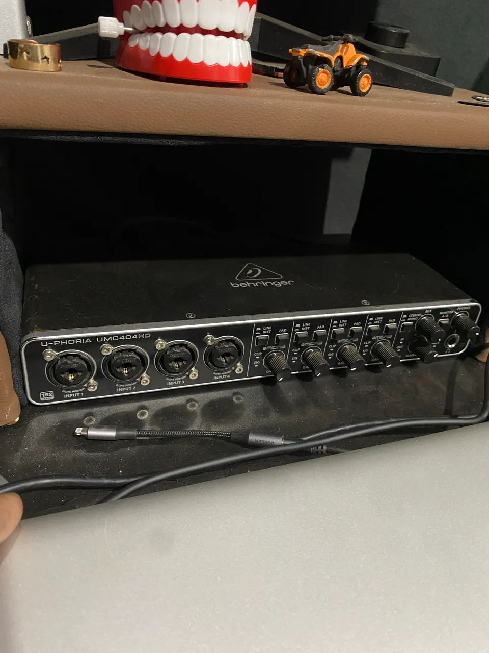 INTERFACE DE ÁUDIO BEHRINGER  UCM4 - Foto 2