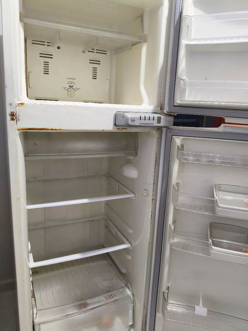 Vende-se geladeira com defeito  - Foto 3