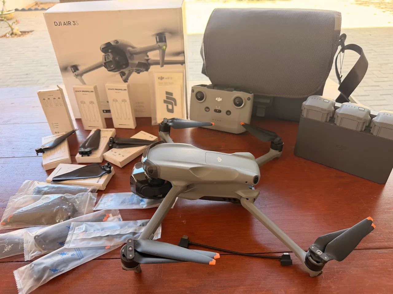 ? VENDO DJI AIR 3S - COMBO COMPLETO - Foto 4