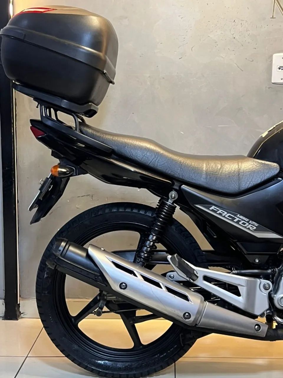 Yamaha 125 Factor 2011 com 32 mil km preta - Foto 4