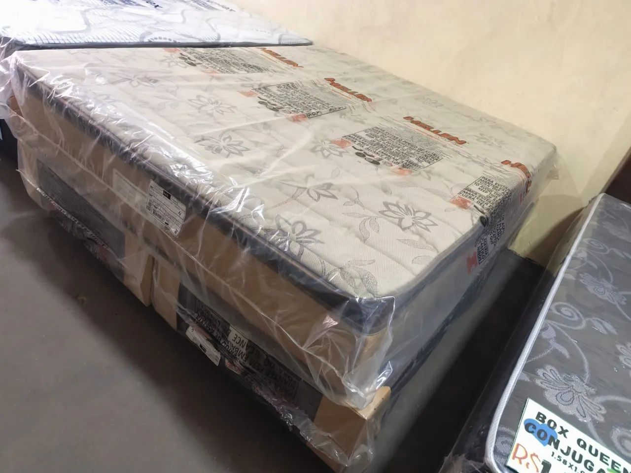 Cama Queen nova