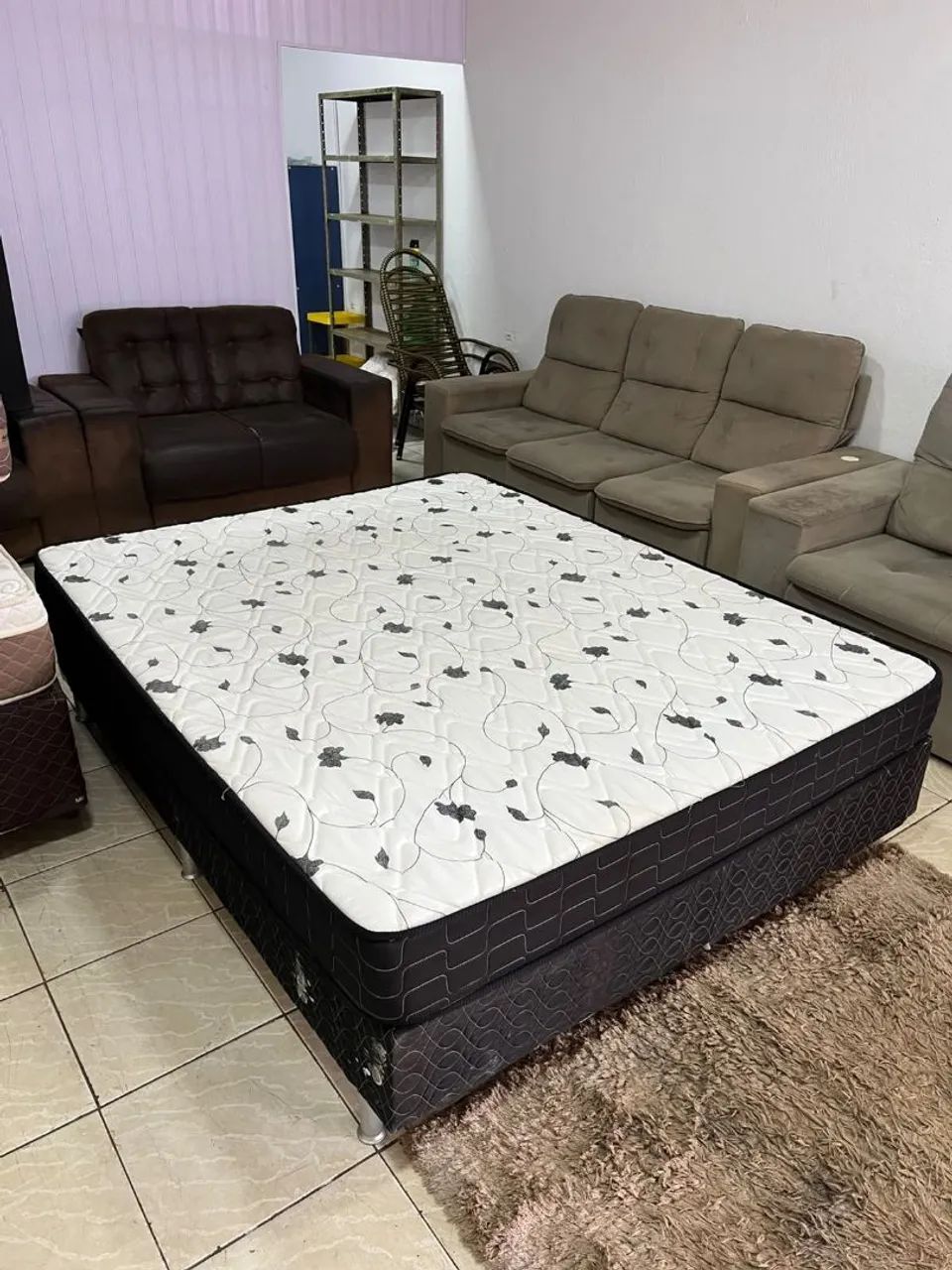 Cama box Casal Queen espuma D28  bem conservada ((ENTREGO GRATIS)) - Foto 3
