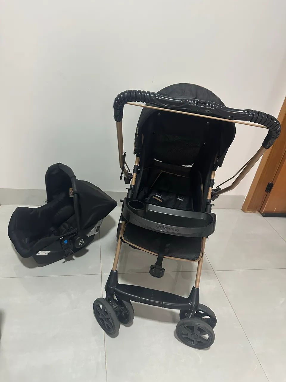 Kit carrinho de bebê + bebê conforto 