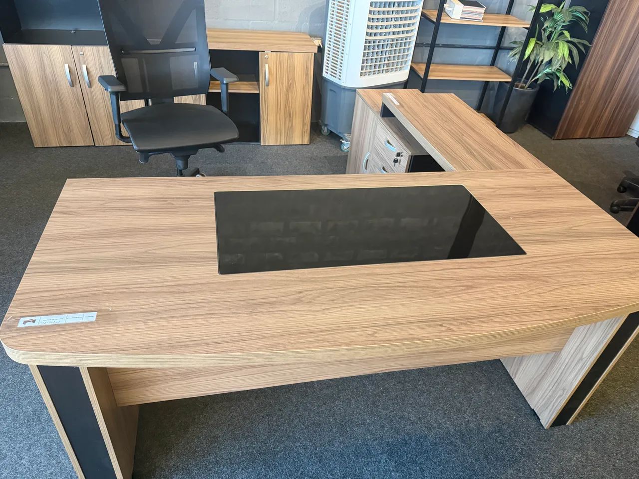 Mesa em L curve Gold com vidro  - Foto 4