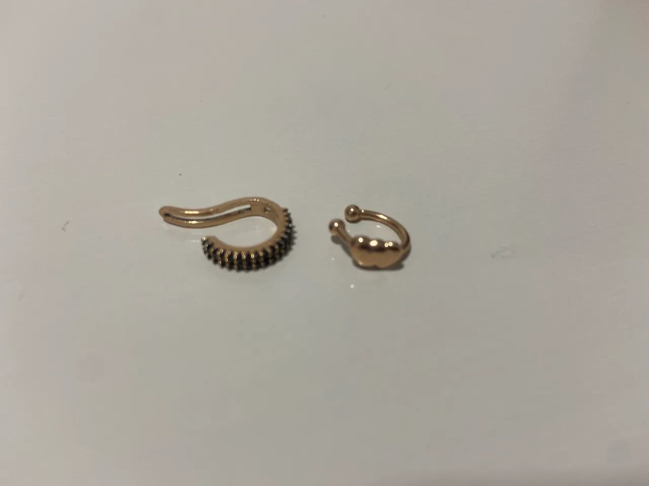 Piercing falso de orelha