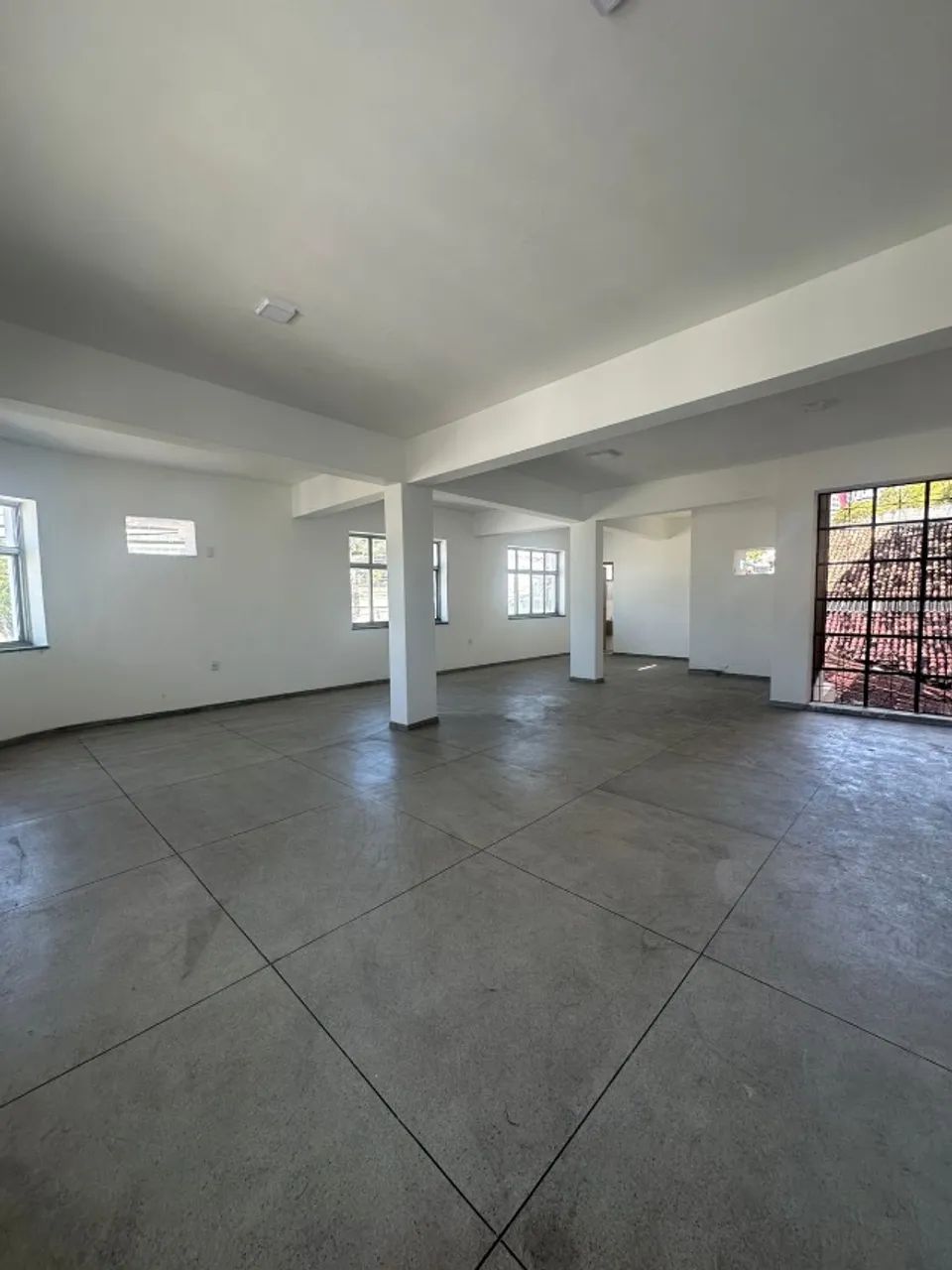 Alugo prédio ou salas comerciais 