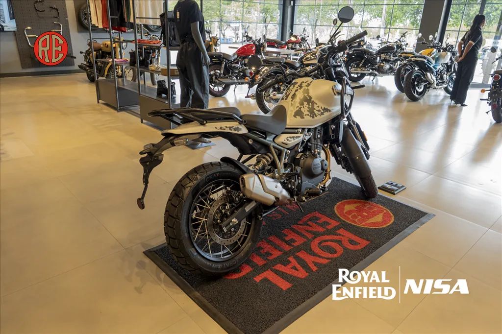 ROYAL ENFIELD HIMALAYAN 450 KAMET WHITE - Foto 5