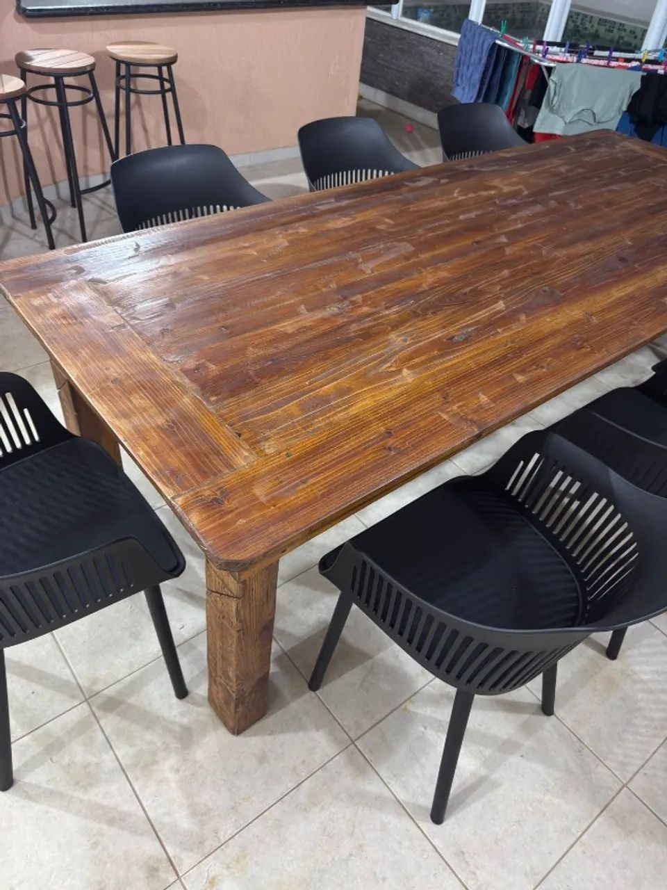 Mesa de Madeira 2,50 x 1m com 8 cadeiras De Jantar Estofada - Foto 2