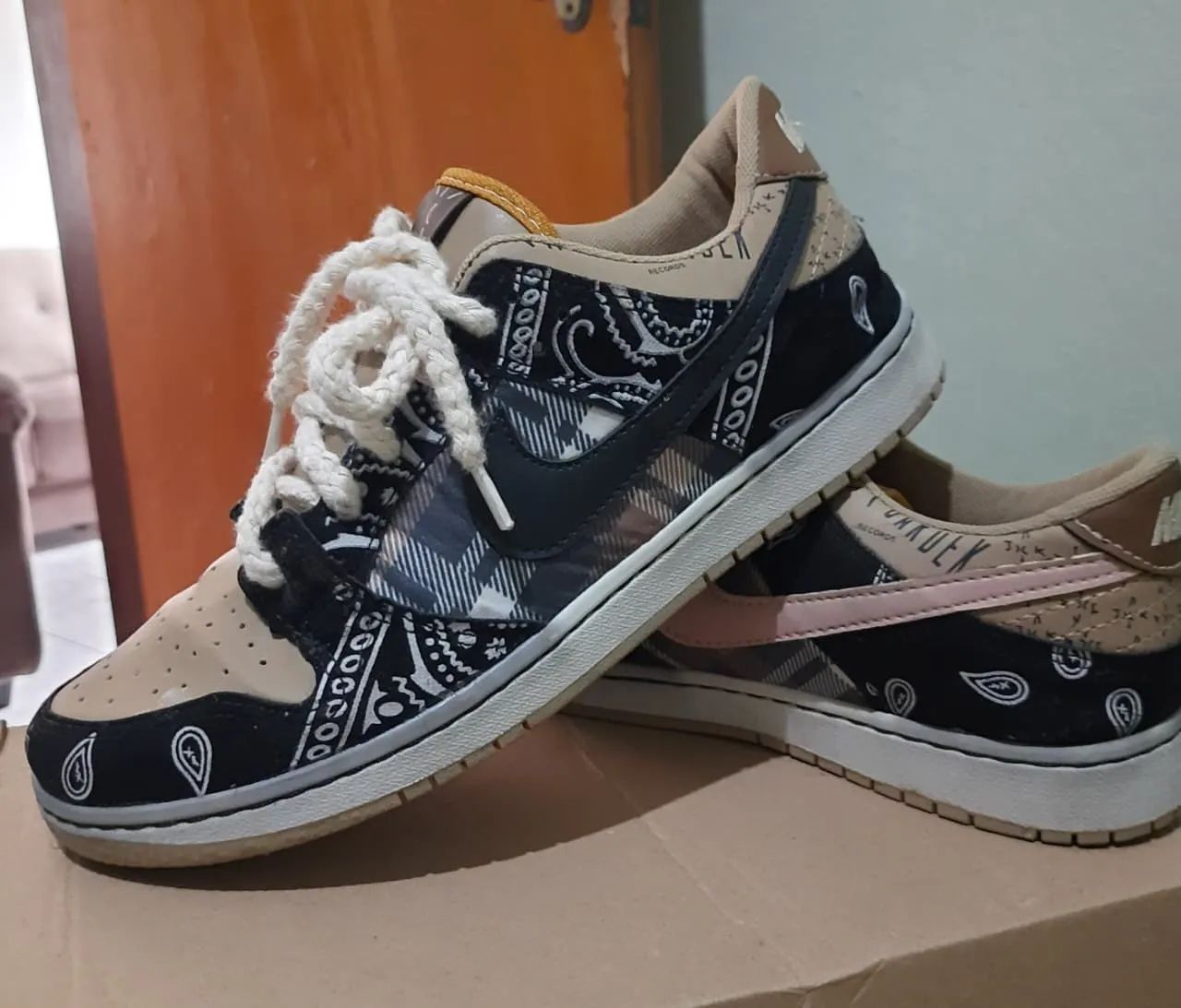 Tênis Nike edição Travis Scott N°40