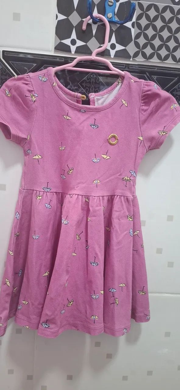 6 vestidos semi novos para bebê de 6 a 1 ano - Foto 4