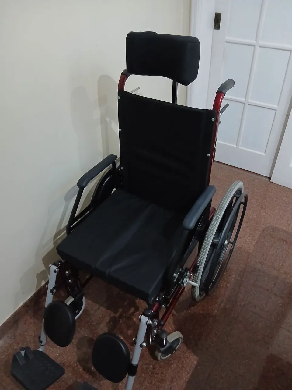 Cadeira de rodas semi nova  - Foto 3