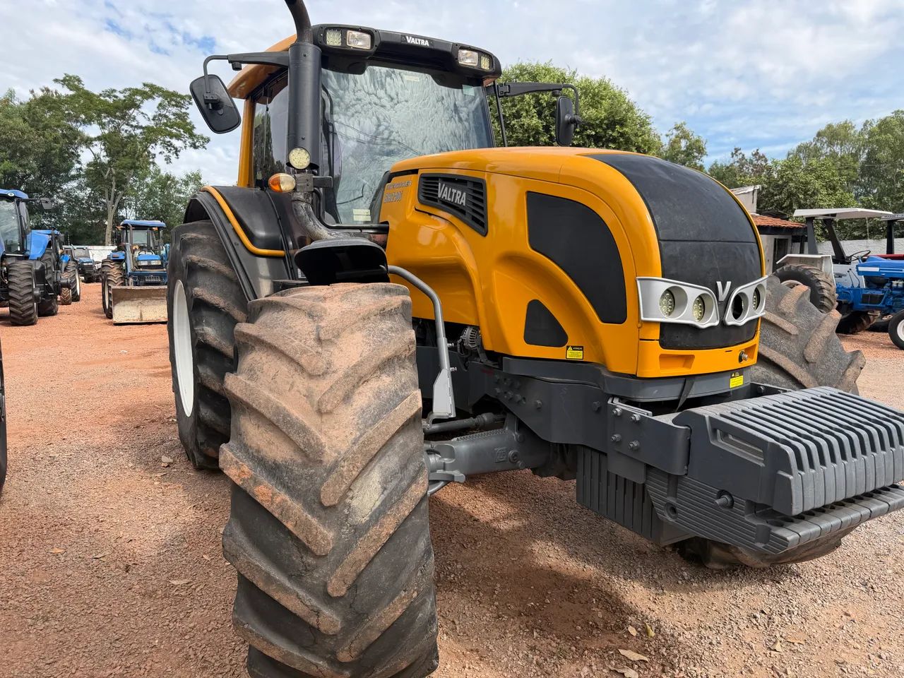 Trator Valtra BH 210 - Foto 2
