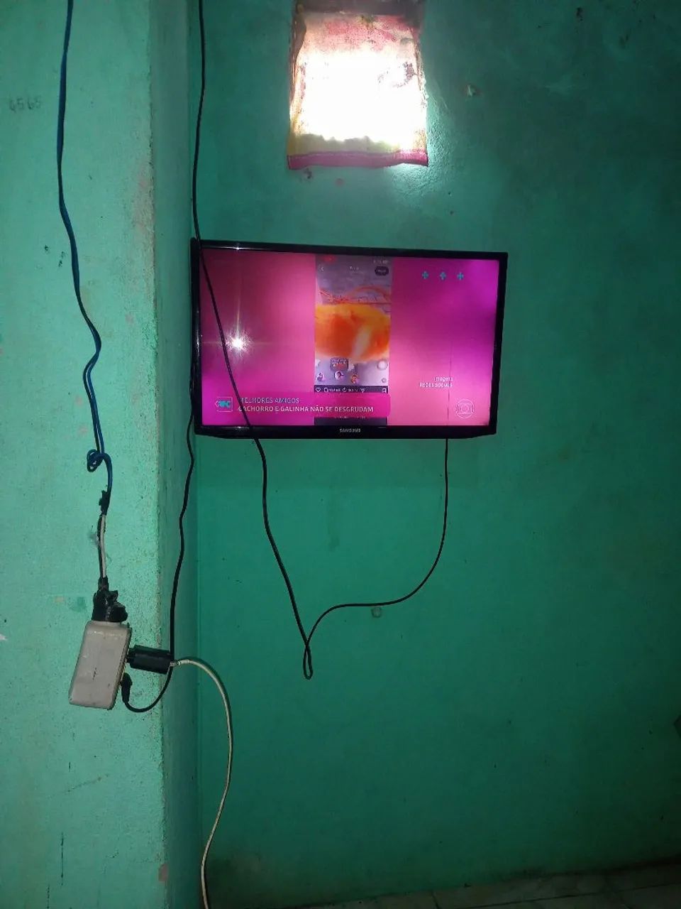 Tv Samsung 32 polegadas com controle não E esmart vai com pendrive com filmes  - Foto 3