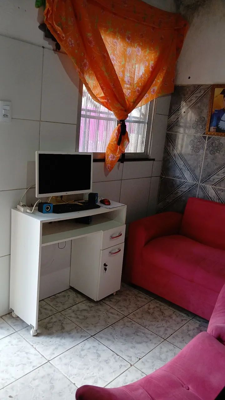 Mesa linda multi uso com rodinhas perfeitas para utilizar como quiser