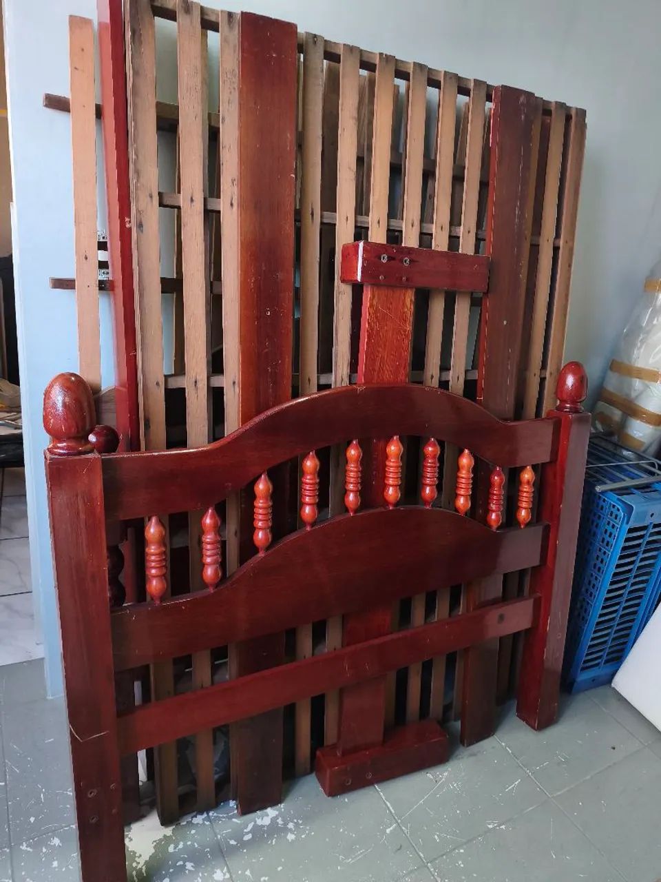 Cama de madeira maciça ótimo estado